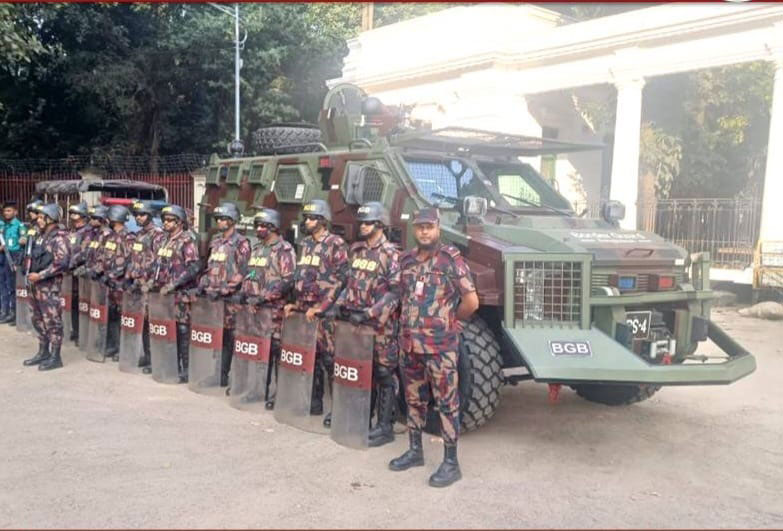 ঢাকা ও আশপাশের জেলায় ১৪ প্লাটুন বিজিবি মোতায়েন, সতর্ক অবস্থানে পুলিশ-র্যাব