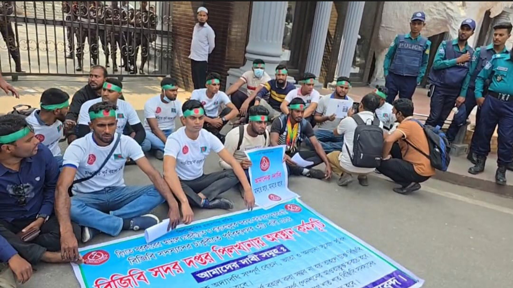 পুনর্বহালের আশ্বাসে বিজিবির চাকরিচ্যুত সদস্যদের কর্মসূচি স্থগিত