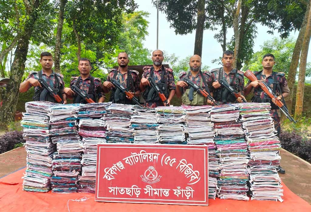 বিজিবির অভিযানে অর্ধকোটি টাকার ভারতীয় শাড়ি ও মাদক জব্দ