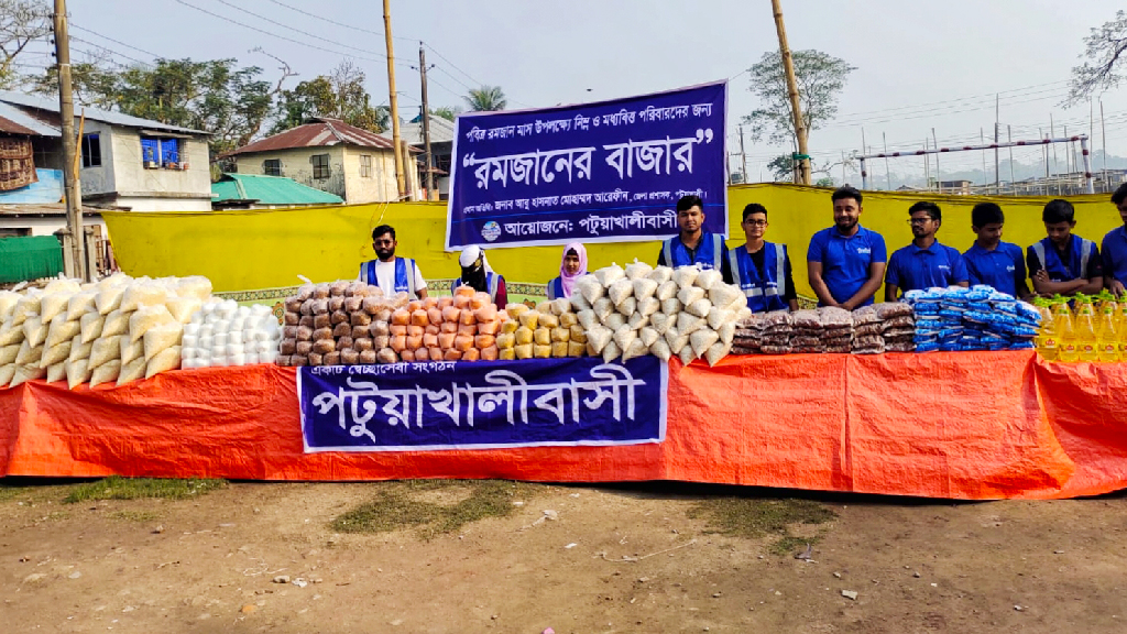 কম দামে পণ্য পেয়ে খুশি ফিরোজ: ১০ টাকা বাঁচলেও গরিবের লাভ