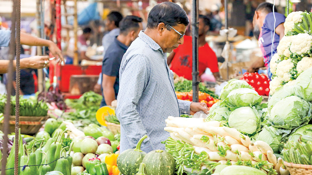 মধ্যবিত্তের অসহায়তা