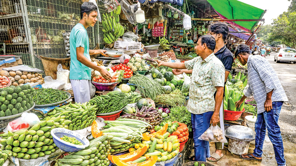 রাজধানীর বাজারদর: ১০০ টাকার নিচে সবজি নেই