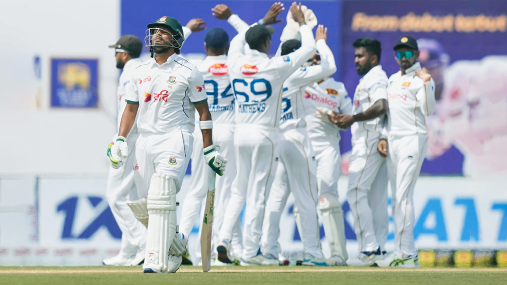 বারবার জীবন পেয়েও ডাক মেরে ফিরলেন বিজয়