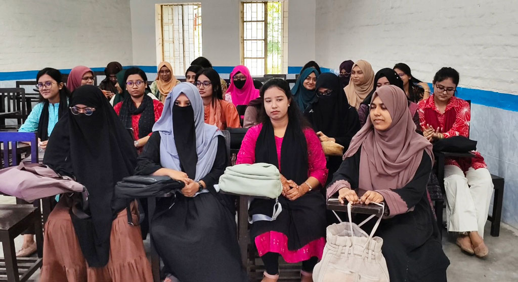 ৩৪দিন পর খুলল বাকৃবি, সেশনজটের আশঙ্কা শিক্ষার্থীদের