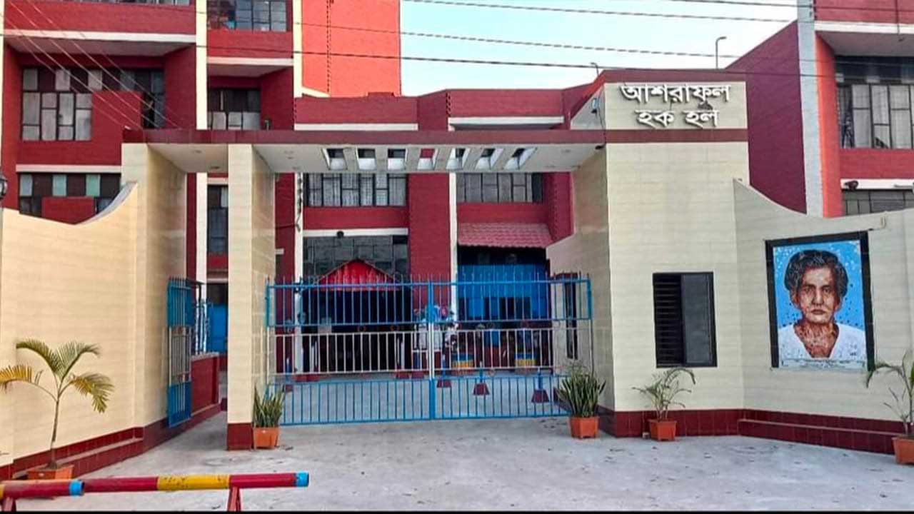 বাকৃবির হলে টাকা-মোবাইল ফোন চুরি, ক্ষুদ্ধ শিক্ষার্থীরা