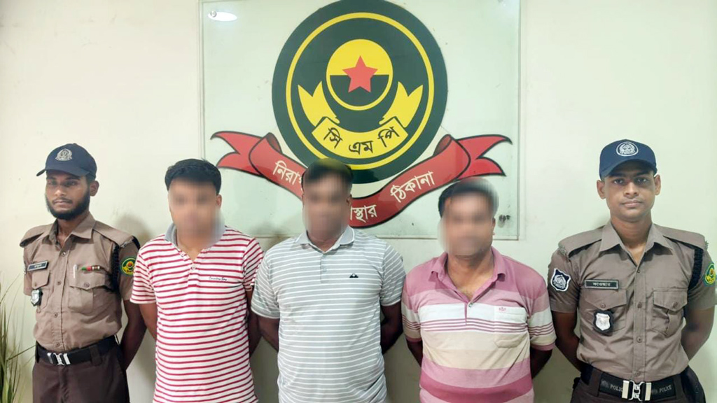 বাকলিয়ায় দুই পক্ষের গোলাগুলি: যুবদল কর্মী মুরাদ দুই সহযোগীসহ গ্রেপ্তার