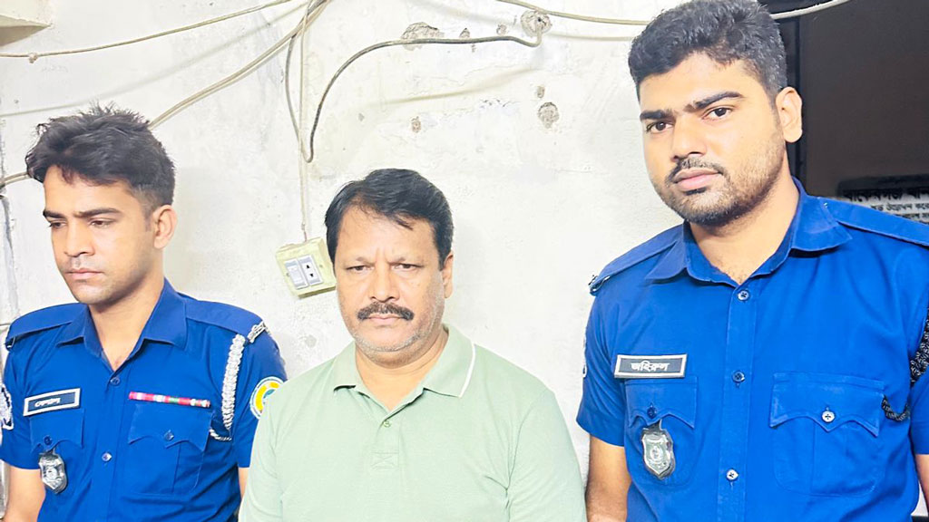 মৃত্যুর খবরে বাড়ি এসে ধরা খেলেন আ.লীগ নেতা ডাকুয়া