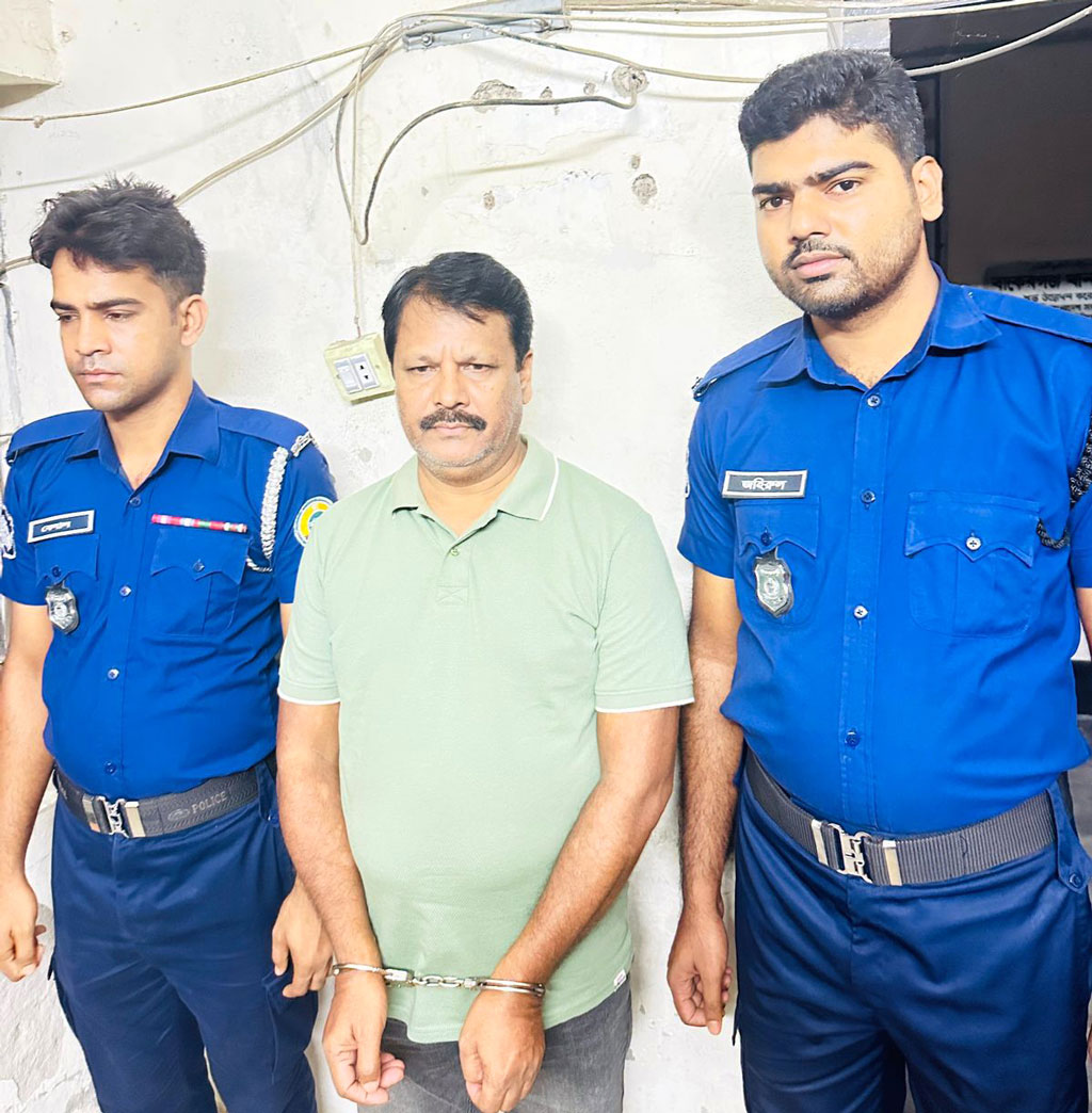 বাকেরগঞ্জে বাড়ি এসে গ্রেপ্তার হলেন আ.লীগ নেতা। ছবি: আজকের পত্রিকা