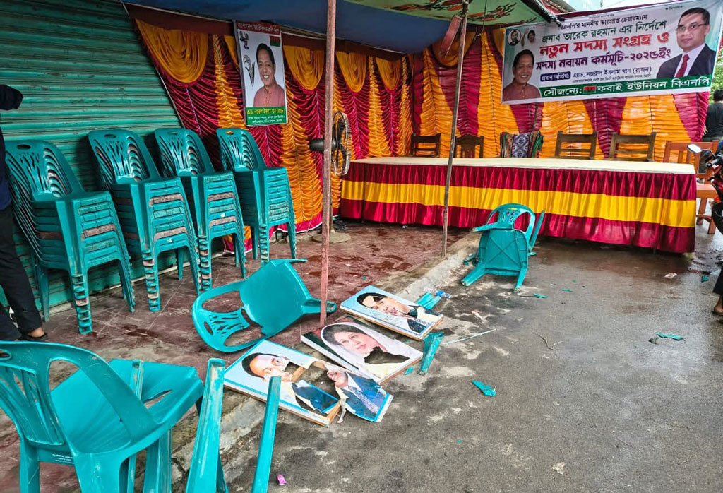 বাকেরগঞ্জে বিএনপির একপক্ষের সভায় আরেক পক্ষের হামলা-ভাঙচুর, আহত ৫