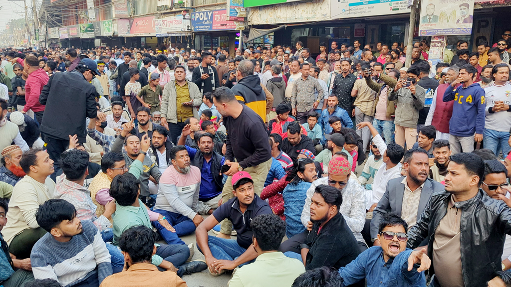 রতনের প্রার্থিতা বাতিল চেয়ে বিক্ষোভ-সমাবেশ ও মিছিল