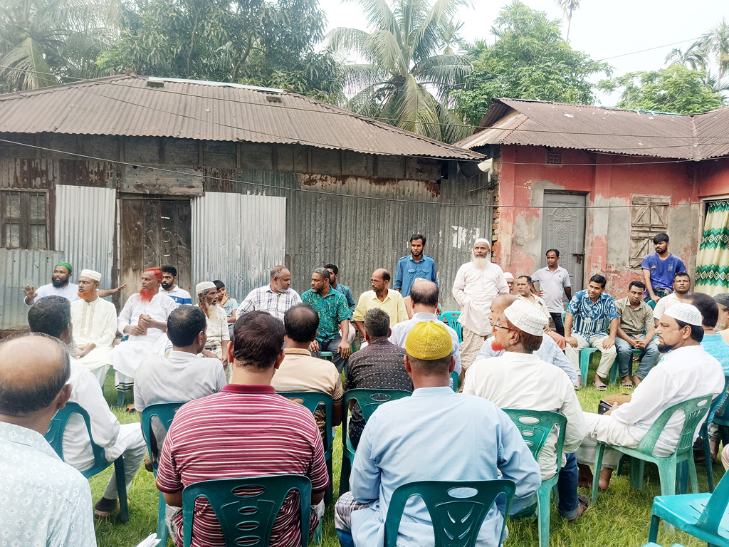 রাস্তা বন্ধের অভিযোগে ত্রিশালে ইউএনওর বিরুদ্ধে বিক্ষোভ-সমাবেশ