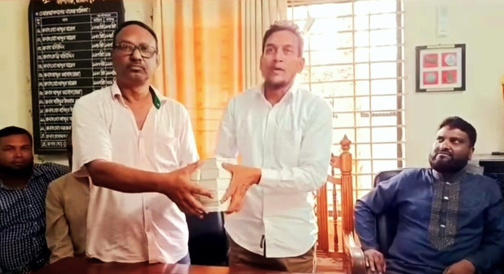 বকশীগঞ্জে ভিজিএফ কার্ড বিএনপি নেতাদের কাছে হস্তান্তরের অভিযোগ