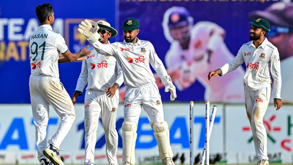 গলে গলার কাঁটা সরিয়েও স্বস্তিতে নেই বাংলাদেশ
