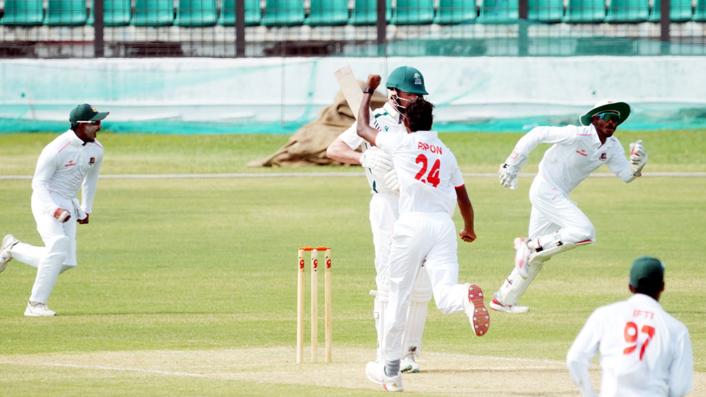 বাংলাদেশকে পাল্টা জবাব দিচ্ছে প্রোটিয়ারা