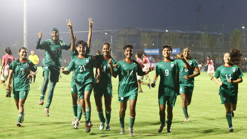 তৃষ্ণার জোড়া গোলে বাংলাদেশের চারে চার