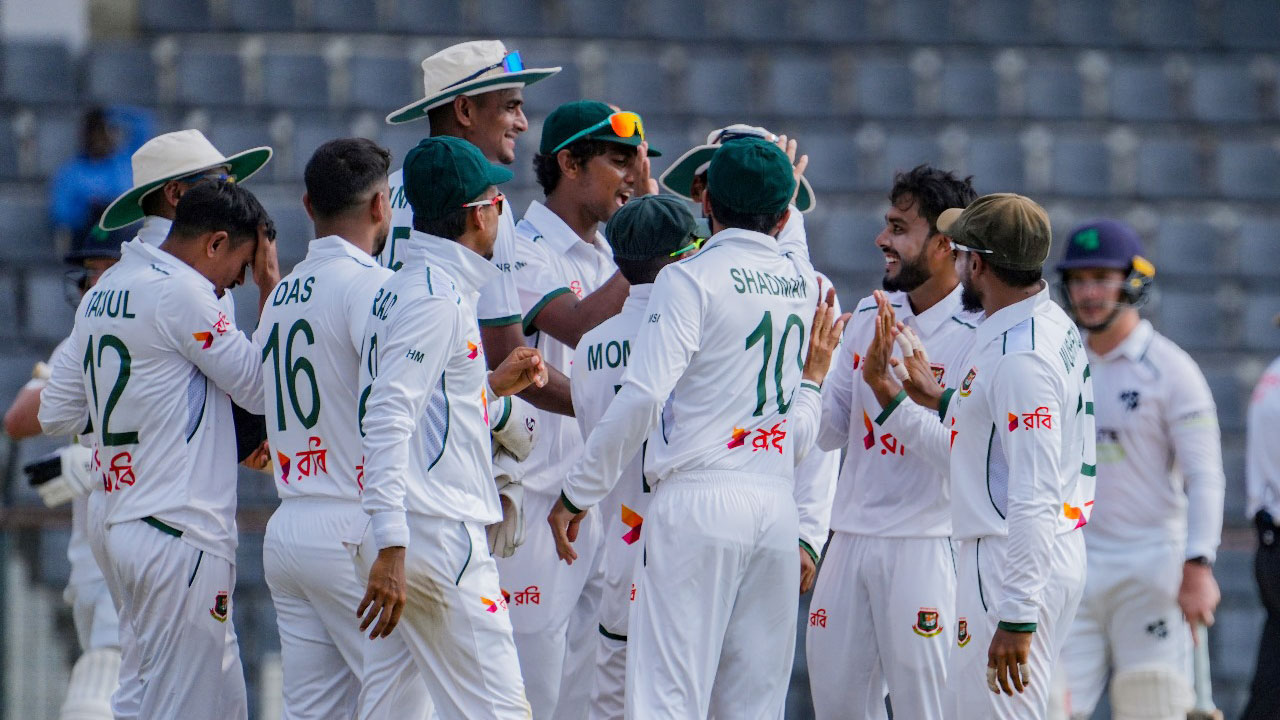 লাঞ্চের পরেও ক্যাচ ফেলছে বাংলাদেশ