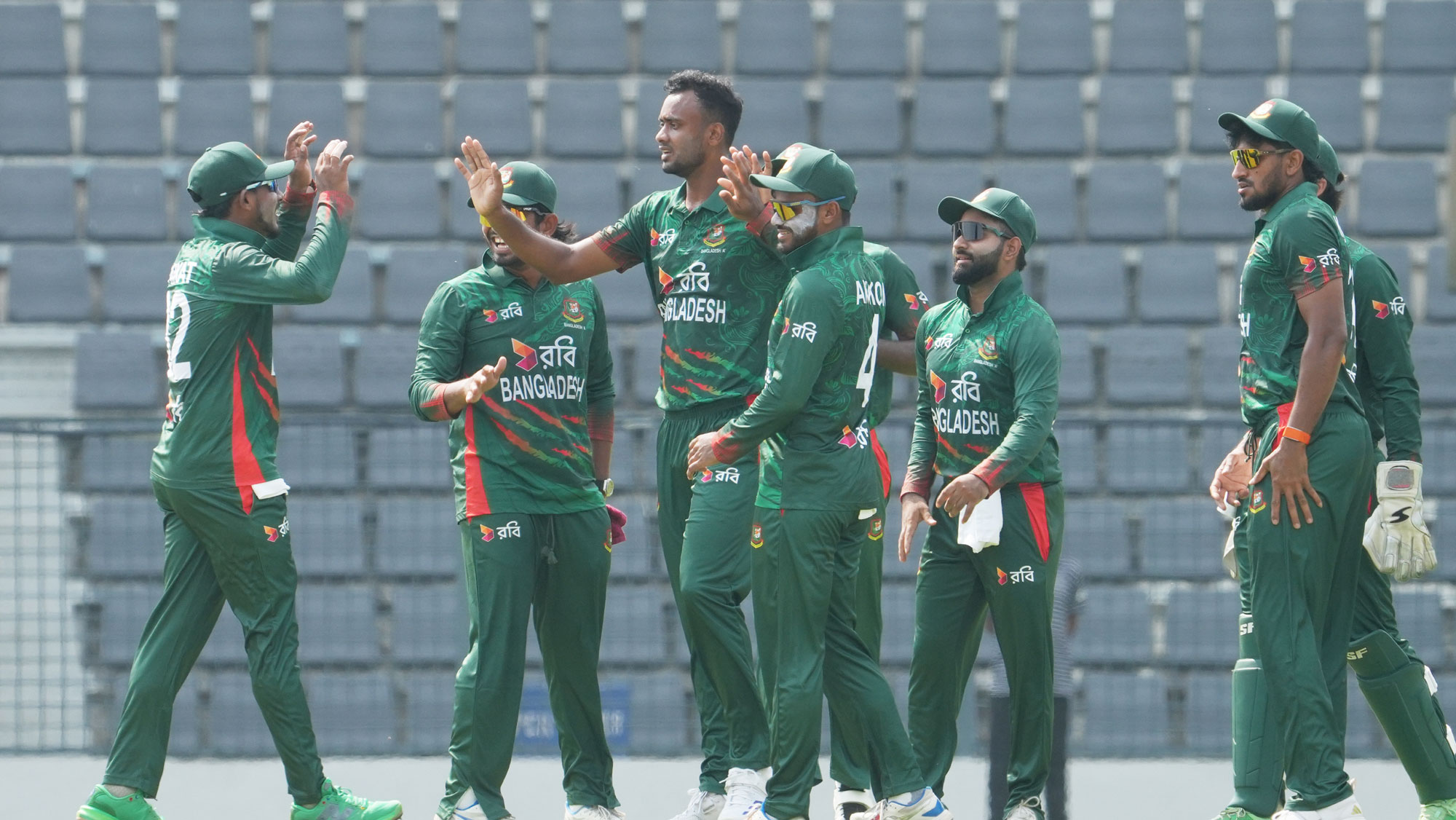 বাংলাদেশের আগুনে বোলিংয়ে পুড়ছে নিউজিল্যান্ড