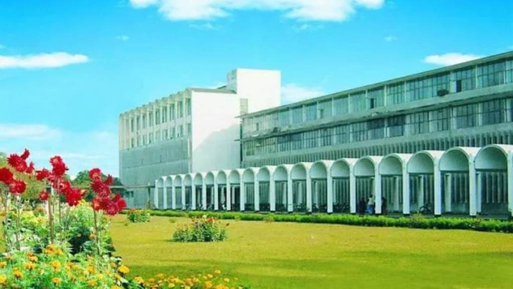 বাংলাদেশ কৃষি বিশ্ববিদ্যালয়ের ৪২ শিক্ষার্থীকে শোকজ
