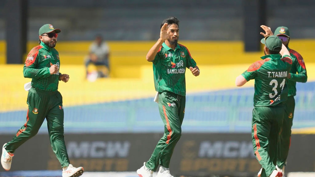 বাংলাদেশের আগুনে বোলিংয়ে পুড়ছে শ্রীলঙ্কা