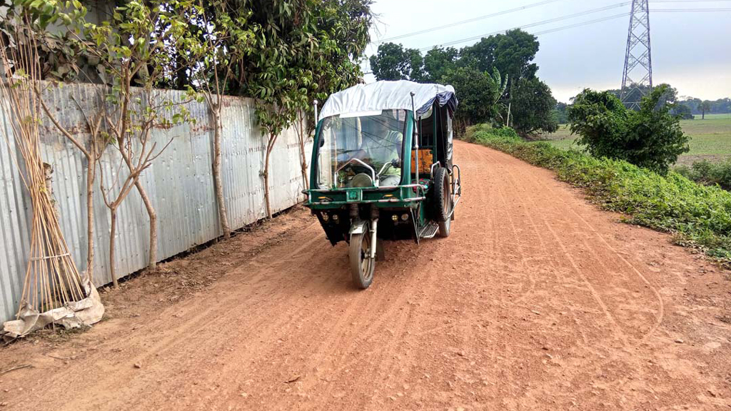 তিন বছরেও শেষ হয়নি জয়নগর-বলুগ্রাম সড়কের কাজ, দুর্ভোগে এলাকাবাসী