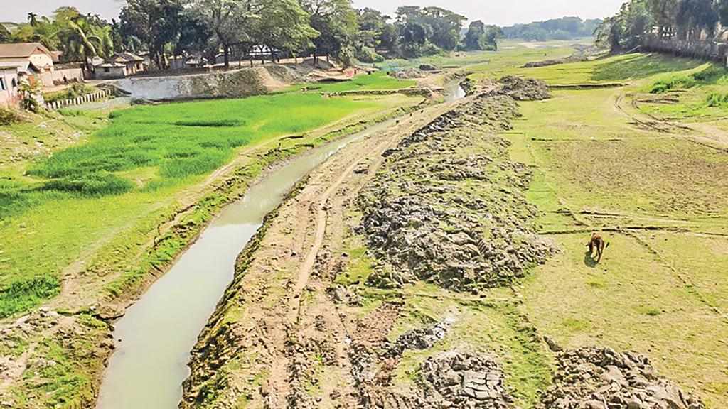 খরস্রোতা মগড়া নদী যেন ফসলের মাঠ