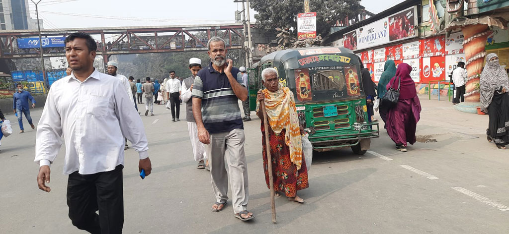 গণ-অভ্যুত্থানে আহত ও তিতুমীরের শিক্ষার্থীদের সড়ক অবরোধ, রাজধানীতে ভোগান্তি চরমে