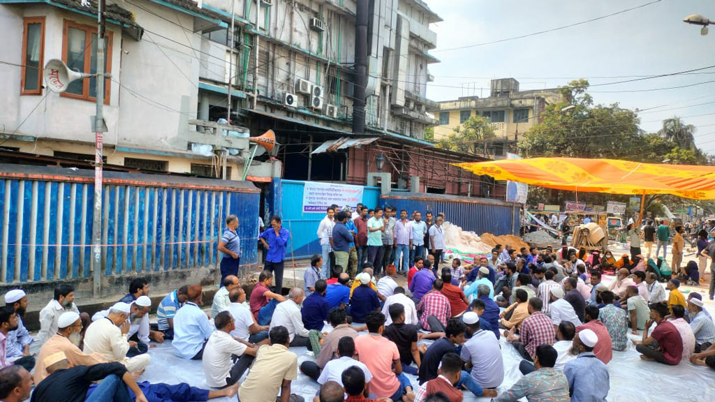 বরিশালে অপসো স্যালাইন ফার্মার অচলাবস্থা কাটেনি, কাল মালিক-শ্রমিক বৈঠক