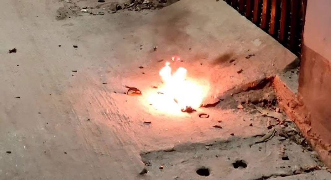 সিরাজগঞ্জে সাংবাদিকের বাড়িতে পেট্রলবোমা নিক্ষেপ