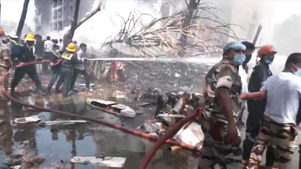 ভারতে বিধ্বস্ত উড়োজাহাজ থেকে অন্তত ৩০টি মরদেহ উদ্ধার