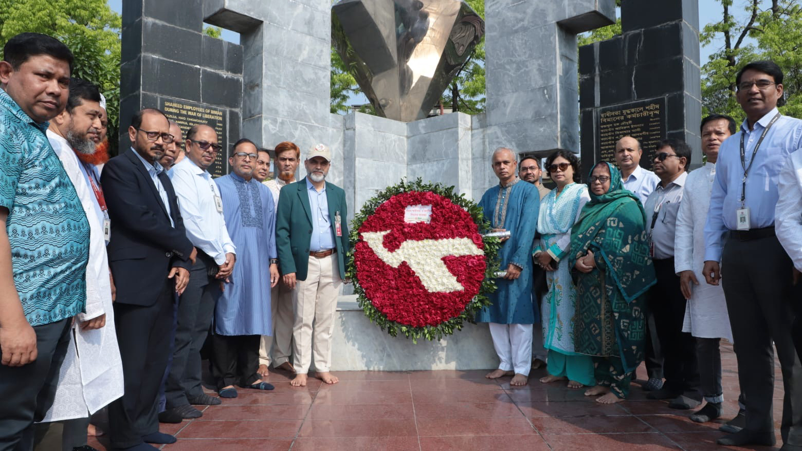 শহীদদের প্রতি শ্রদ্ধা জানিয়ে স্বাধীনতা দিবস উদ্‌যাপন বিমানের