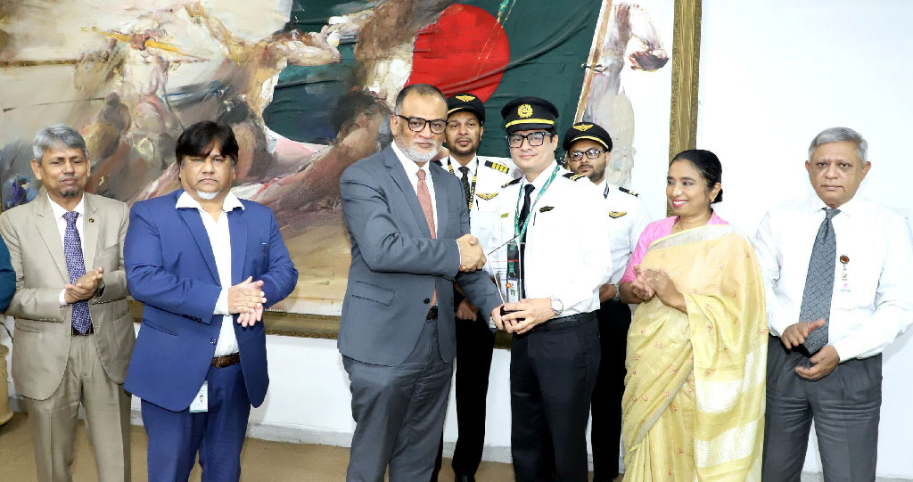 চাকা খুলে যাওয়া বিমান নিরাপদে ল্যান্ডিং করানো ক্যাপ্টেন, ফার্স্ট অফিসার ও কেবিন ক্রুকে সম্মাননা