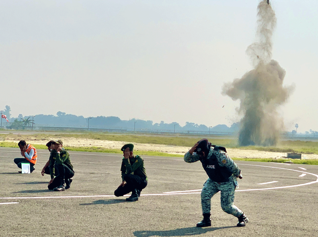 রাজশাহীর শাহ্‌মখদুম বিমানবন্দরে নিরাপত্তা মহড়া