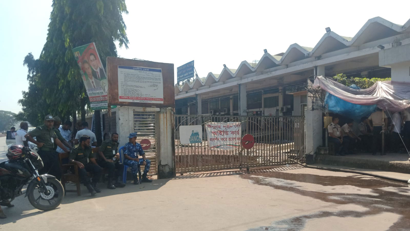 আমদানি কার্গো ভিলেজ আইনশৃঙ্খলা রক্ষাকারী বাহিনীর নিয়ন্ত্রণে, কাজ করছে ফায়ার সার্ভিস
