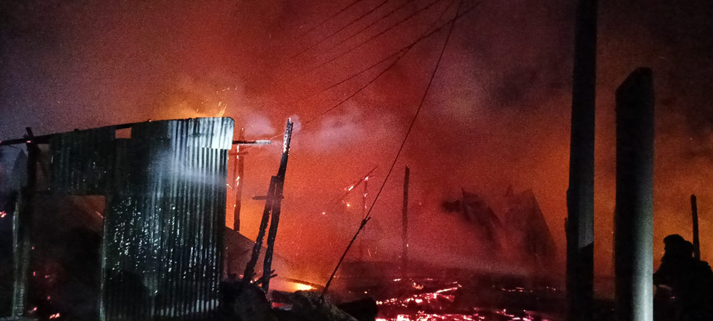 বান্দরবানে আগুনে পুড়ল গরুর খামারসহ ৫ দোকান