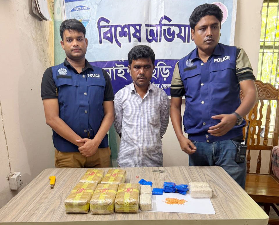 শসার বস্তায় ভরে নেওয়া হচ্ছিল ৬০ হাজার পিস ইয়াবা