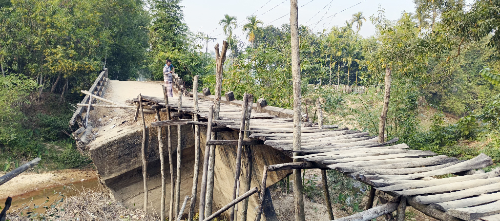 সেতু যেন মৃত্যুফাঁদ