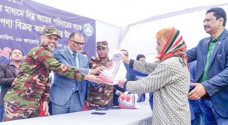 বাজারে চালের ঘাটতি নেই, মূল্যবৃদ্ধি অযৌক্তিক: বাণিজ্য উপদেষ্টা