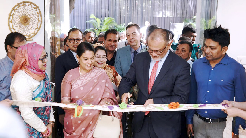 পাটপণ্য প্রসারে উদ্যোক্তাদের এগিয়ে আসার আহ্বান বাণিজ্য উপদেষ্টার