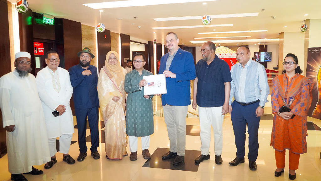 সিলেটে বাণিজ্যমন্ত্রীর সঙ্গে মার্কিন রাষ্ট্রদূতের বৈঠক, উন্নয়ন ও বিনিয়োগ নিয়ে আলোচনা