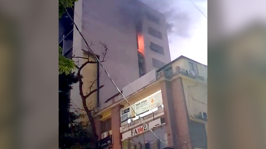 বনানীতে ১১ তলা ভবনে আগুন, দেড় ঘণ্টার চেষ্টায় নিয়ন্ত্রণে