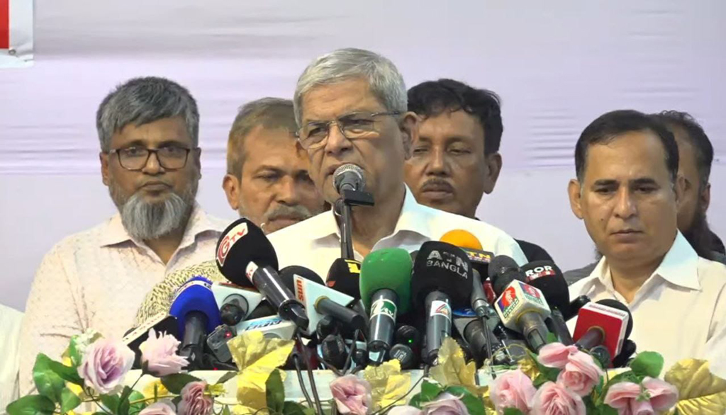 বিদেশ থেকে মানুষ ভাড়া করে এনে দেশ চালানো যায় না: মির্জা ফখরুল