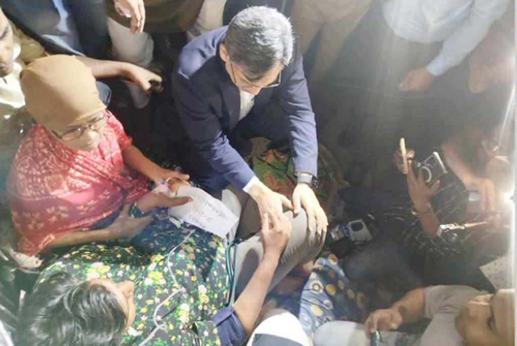 আমজনতার তারেকের অনশন ভাঙালেন বিএনপির সালাহউদ্দিন