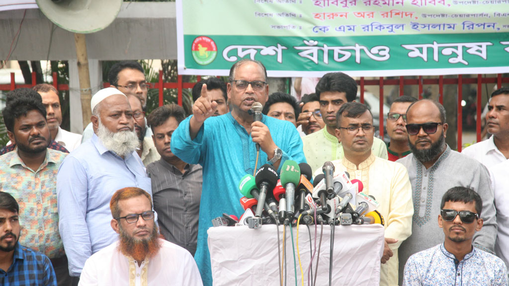 গণতন্ত্র হরণ করায় হাসিনাকে পালাতে হয়েছে, সরকারকে দুদুর হুঁশিয়ারি