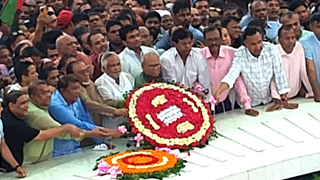 জিয়াউর রহমান ও খালেদা জিয়ার সমাধিতে বিএনপির স্থায়ী কমিটির নতুন চার সদস্যের শ্রদ্ধা
