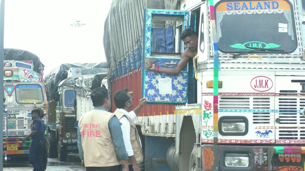 বেনাপোল বন্দরে নিরাপত্তা জোরদার, পরিচয়পত্র ছাড়া প্রবেশ নিষিদ্ধ