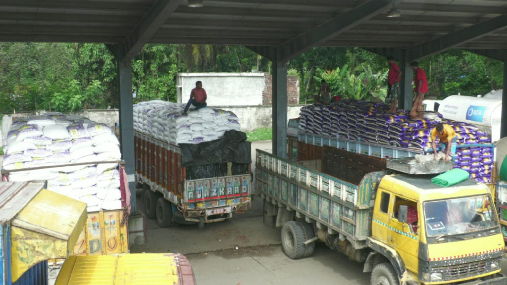 বেনাপোল বন্দর দিয়ে ৩১৫ টন চাল আমদানি