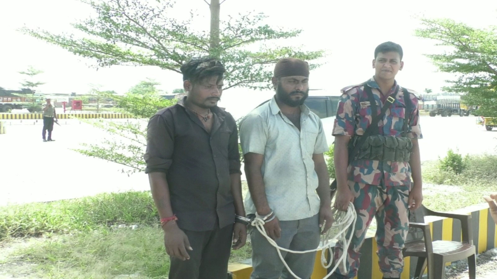 বেনাপোল বন্দরে ভারতীয় ট্রাকচালক পিস্তলসহ আটক