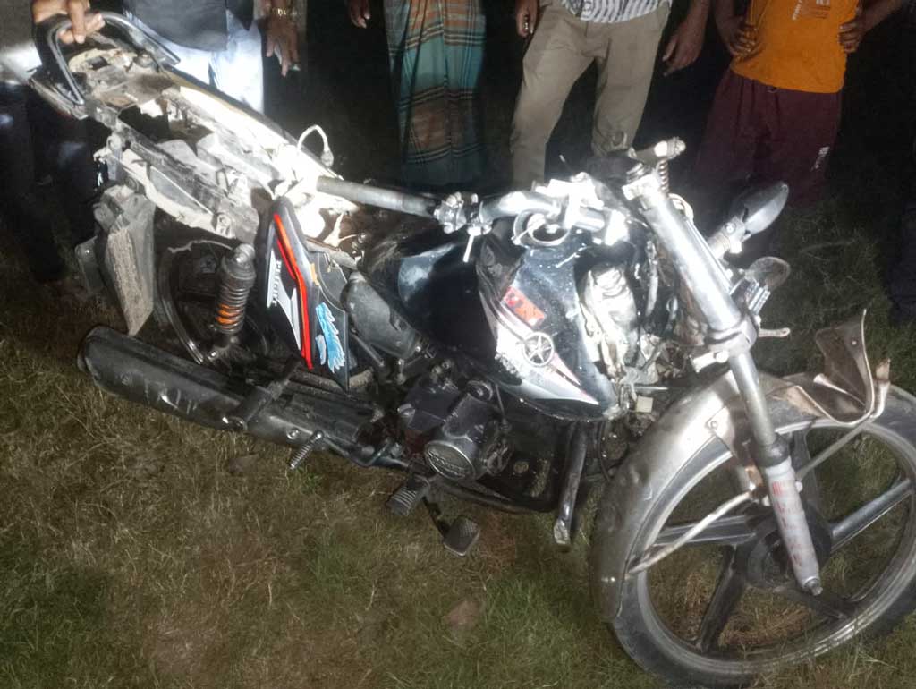 বেনাপোলে ট্রাকচাপায় মোটরসাইকেলচালক নিহত, আহত ১