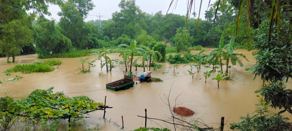 ফেনীতে বন্যা পরিস্থিতির অবনতি, পানিবন্দি ৩০ হাজার, আশ্রয়কেন্দ্রে ৭ হাজার