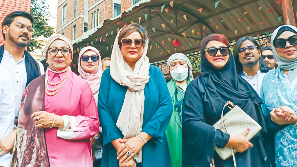 ভোট দিয়ে উচ্ছ্বসিত তারকারা